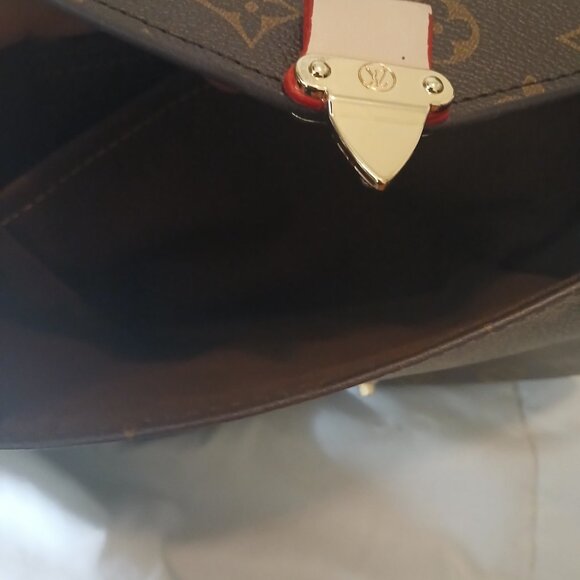 Louis Vuitton Crossbody - Picture 5 of 6